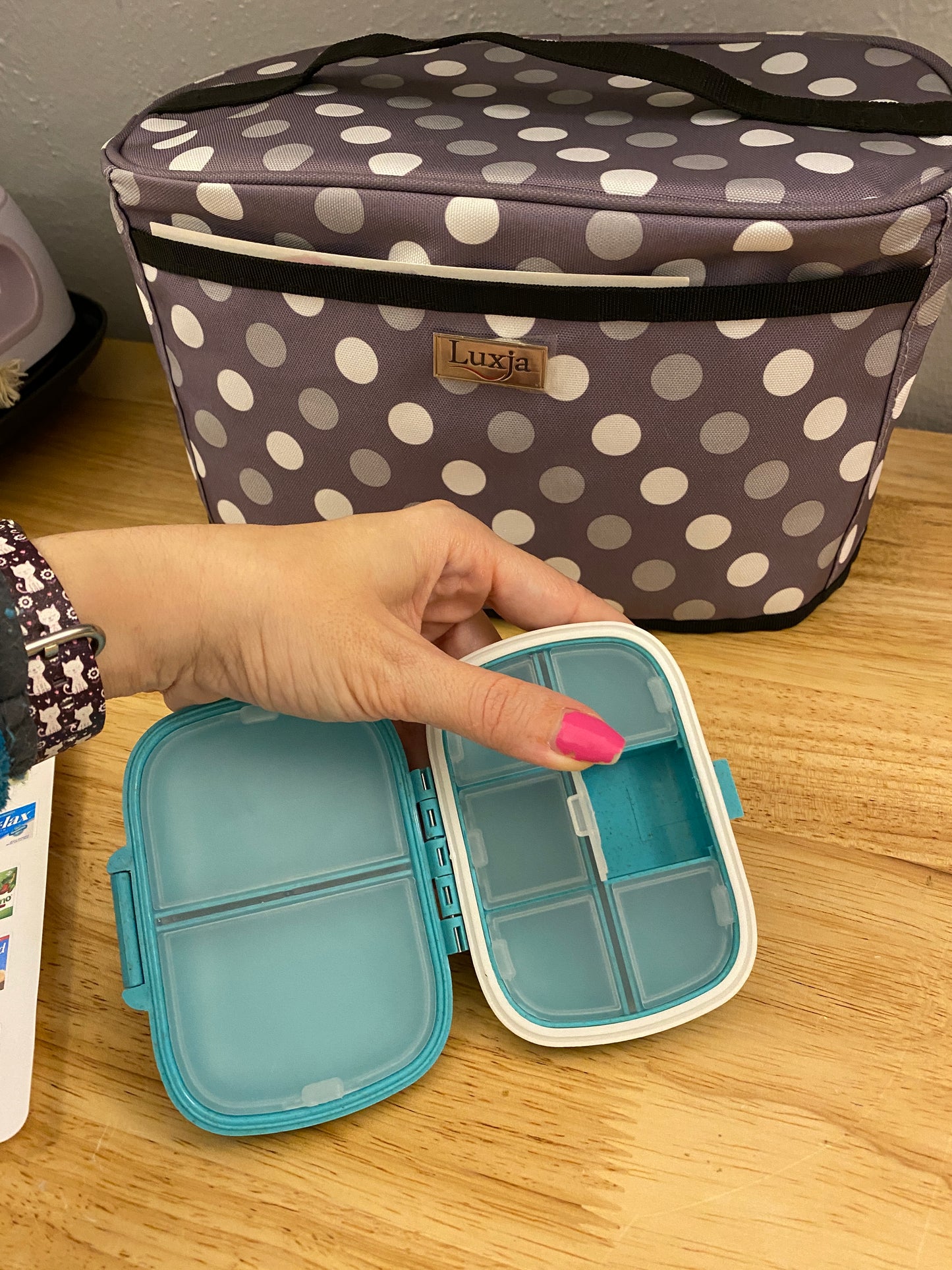 Medium Pill Box with Labels Kit, Pill container with sticker labels to apply, pill case with stickers, Kit for Pills, waterproof pill box