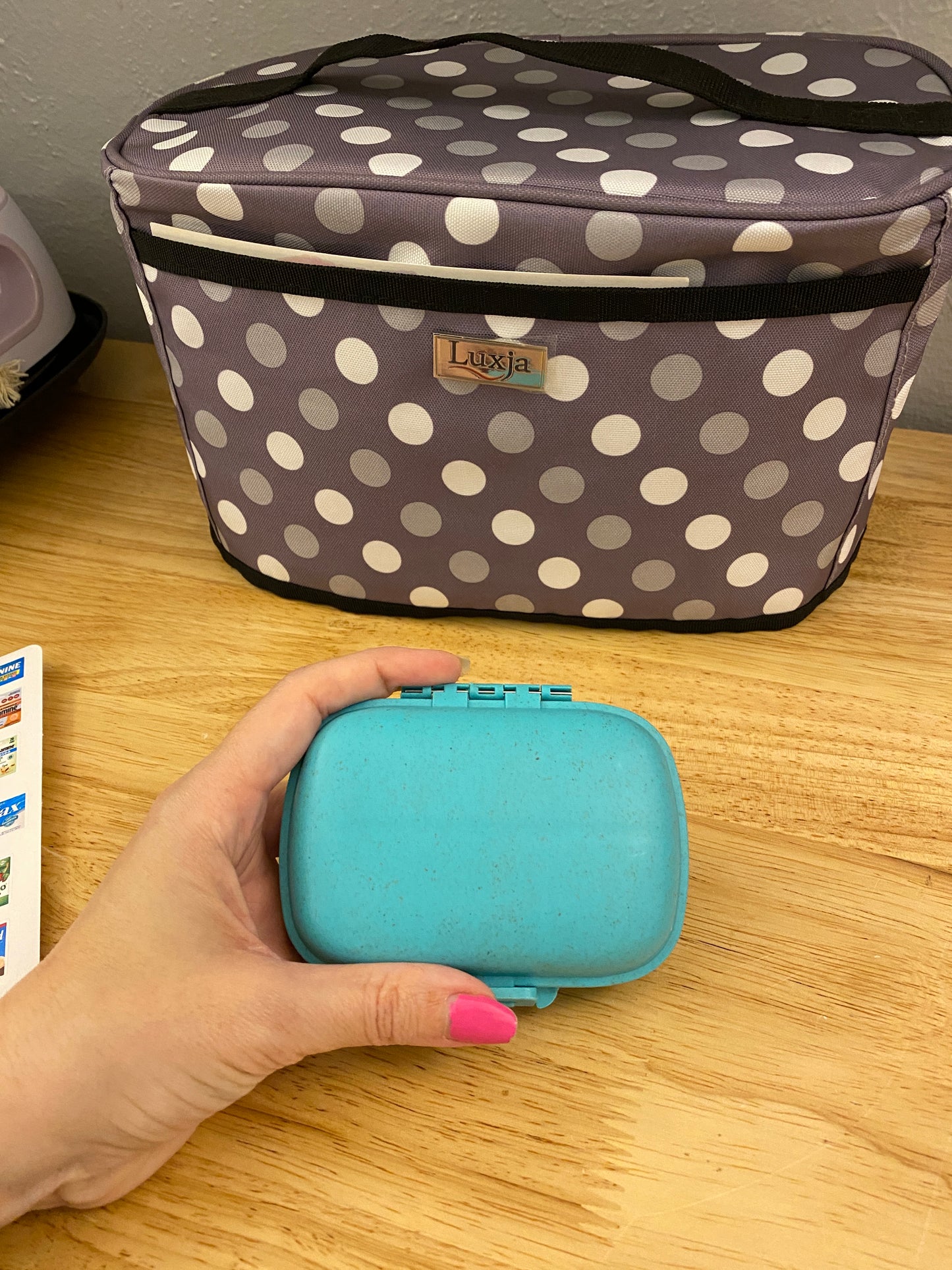 Medium Pill Box with Labels Kit, Pill container with sticker labels to apply, pill case with stickers, Kit for Pills, waterproof pill box