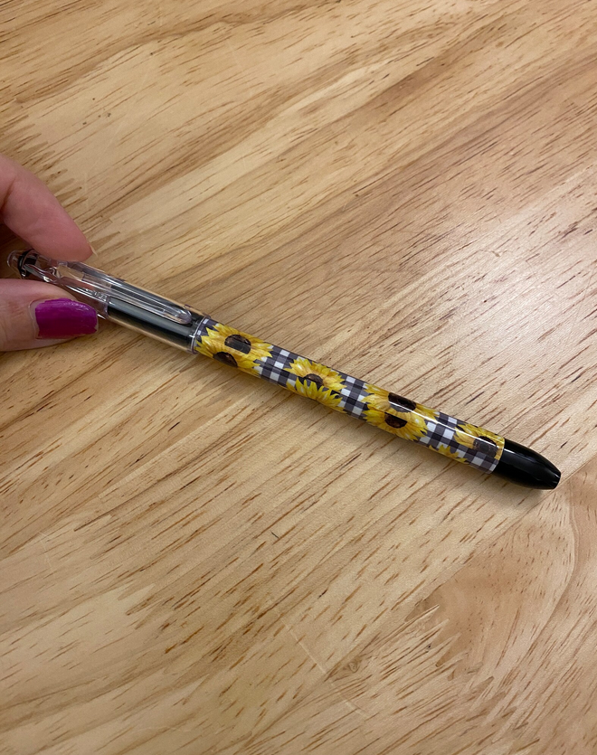 Sunflower Print pen, Cute Sunflowers on pen, Black and white criss cross design with Sunflowers on it pental rsvp pen