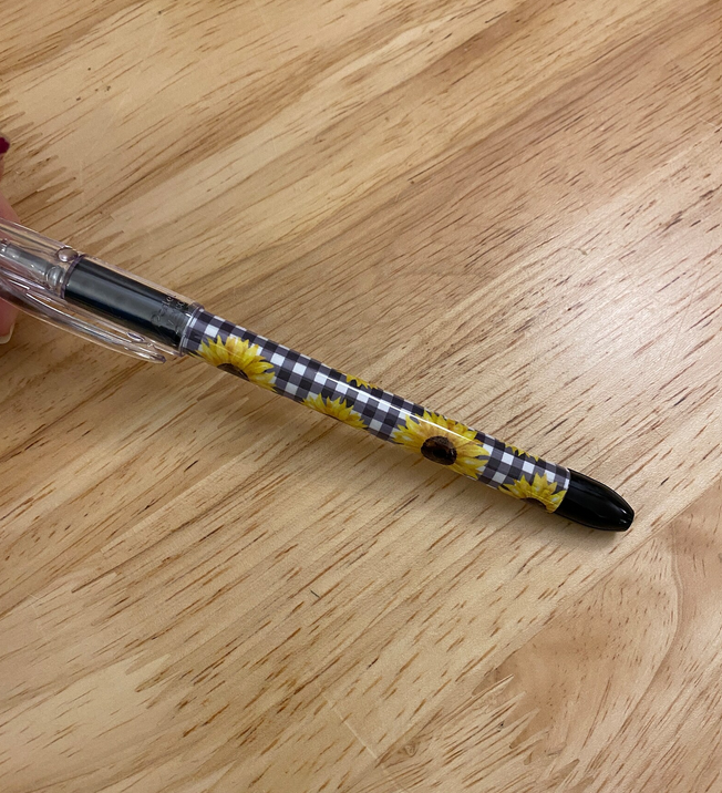 Sunflower Print pen, Cute Sunflowers on pen, Black and white criss cross design with Sunflowers on it pental rsvp pen