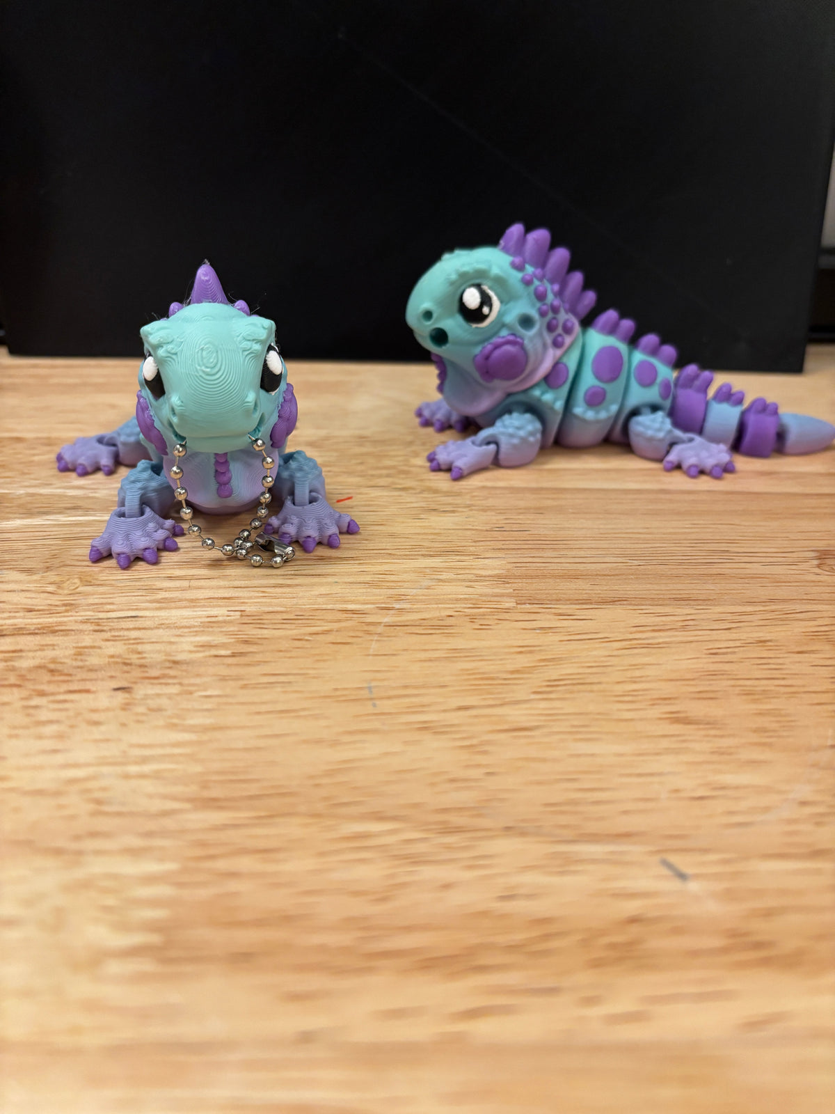 Baby Flexi Iguana keychain, 3D printed Iguana, Rainbow iguana, Moveable iguana