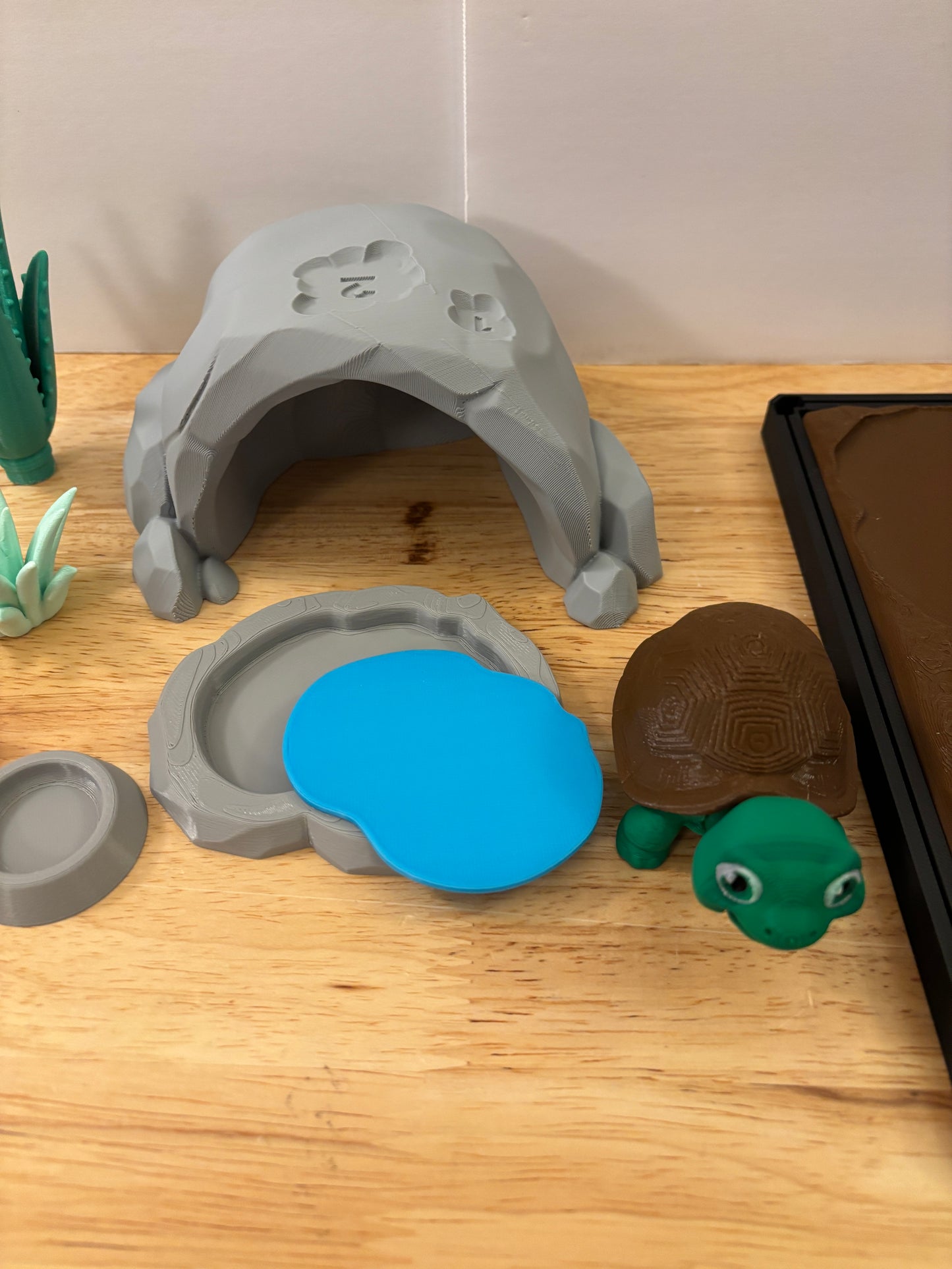 DIY Greek Tortoise terrarium, 3D printed tiny terrarium with tortie