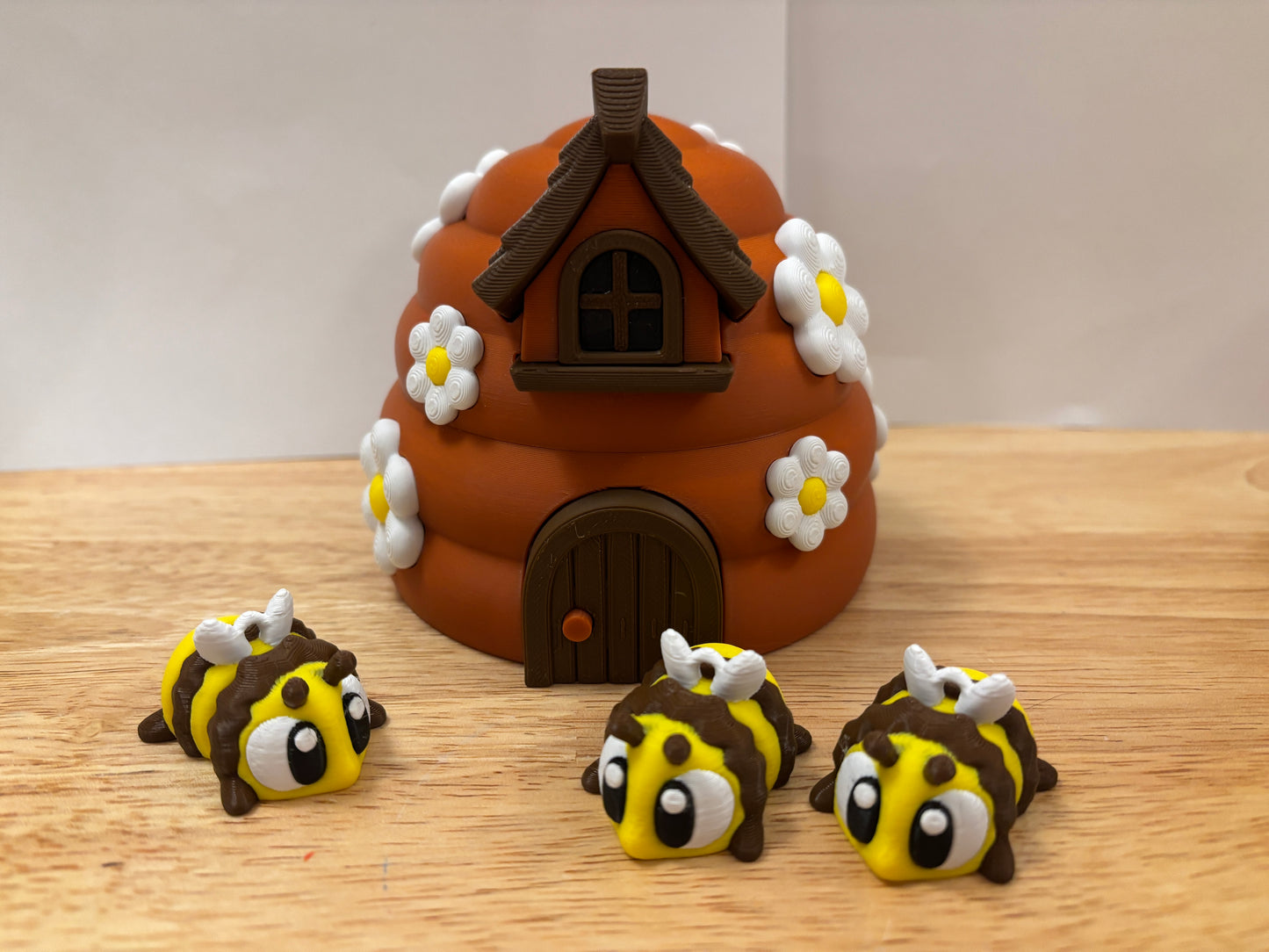 Brown Bee Hive with 3 bees, interchangeable into keychains, 3D printed bee hive, Honey Bees with Hive