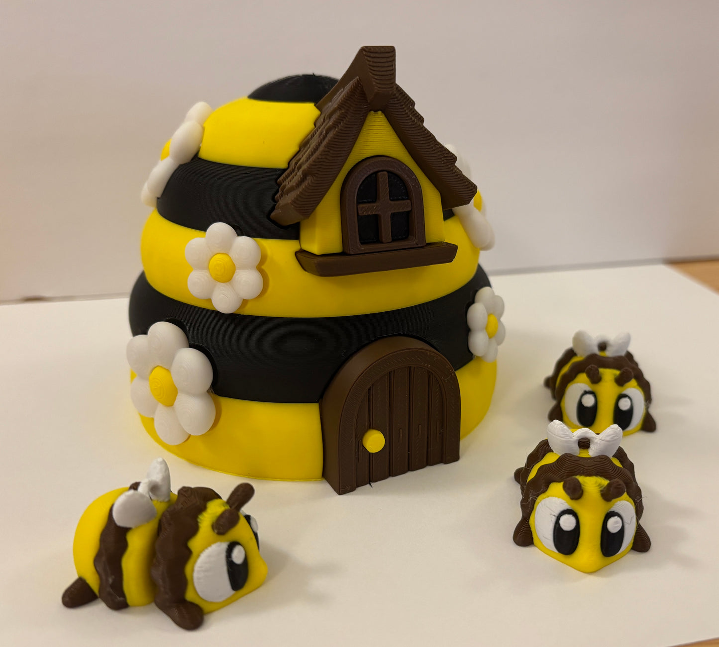Bee Hive with 3 bees, interchangeable into keychains, 3D printed bee hive, Honey Bees with Hive