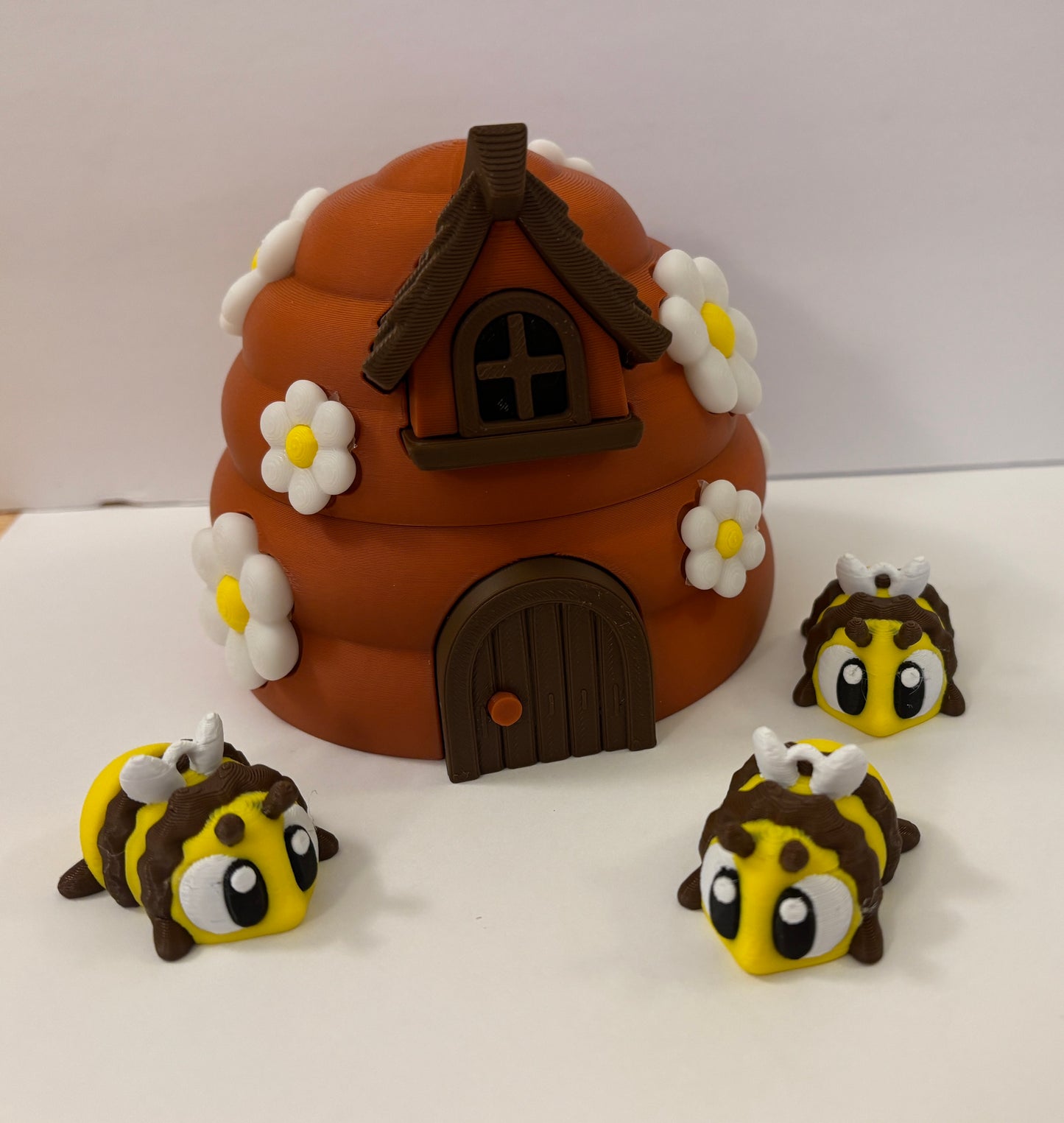 Brown Bee Hive with 3 bees, interchangeable into keychains, 3D printed bee hive, Honey Bees with Hive