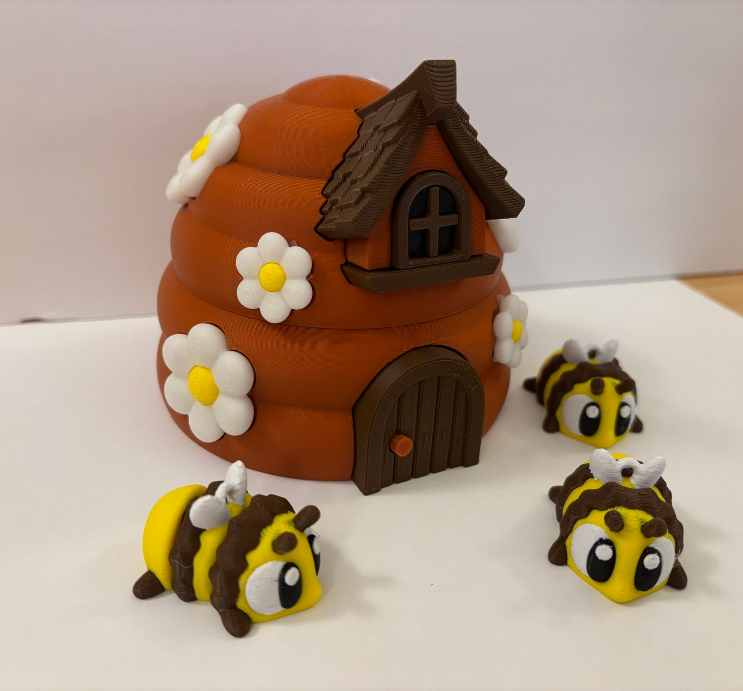 Brown Bee Hive with 3 bees, interchangeable into keychains, 3D printed bee hive, Honey Bees with Hive