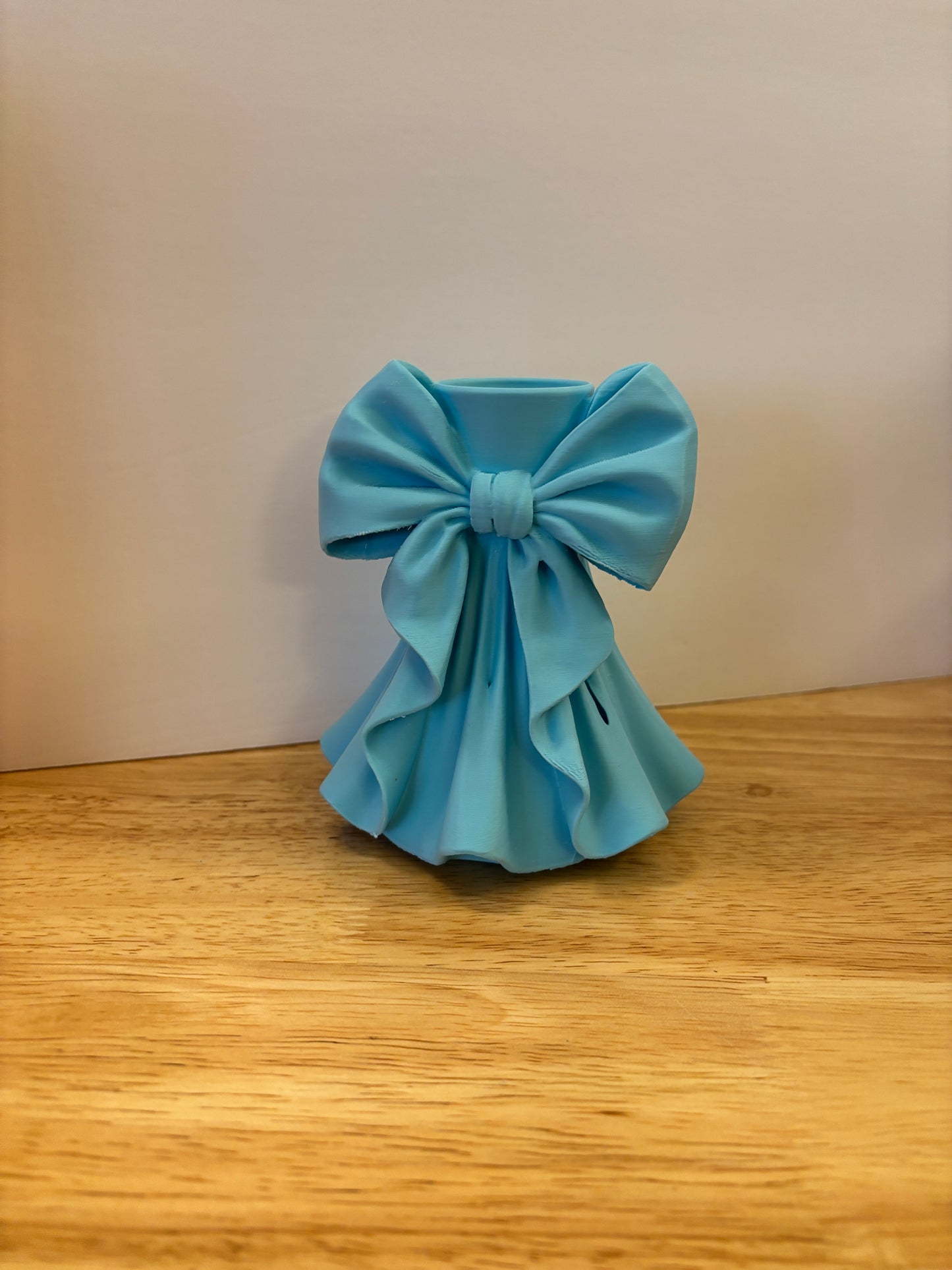 3D printed Vase with Bow in Gown design, Vase with bow on it, Dress type Vase