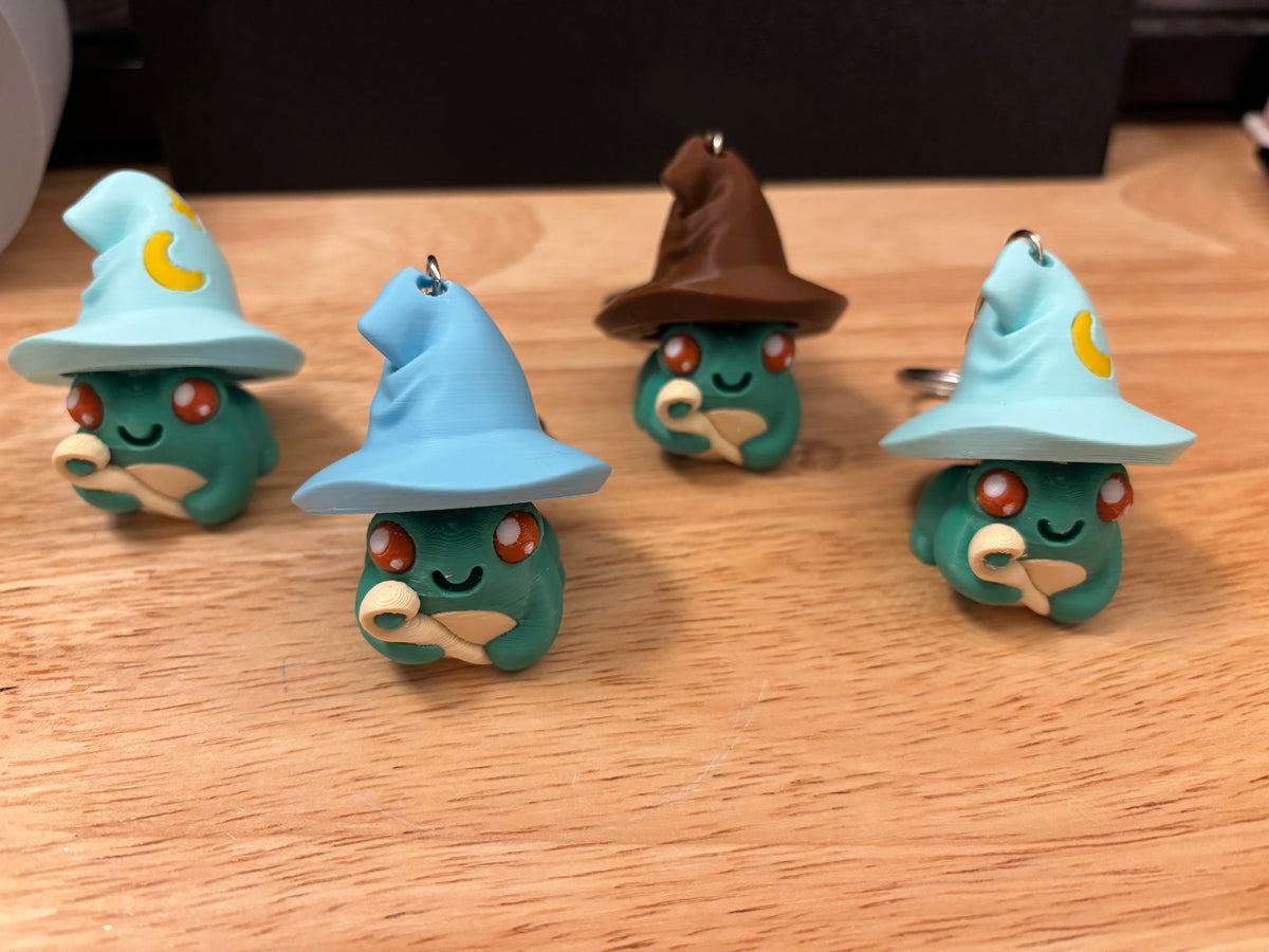 Customized Clicker Toad with hat Key chain, 3D printed Toad keychain, Hat on Toad Keychain, Clicky Keychain, Frog  clicker