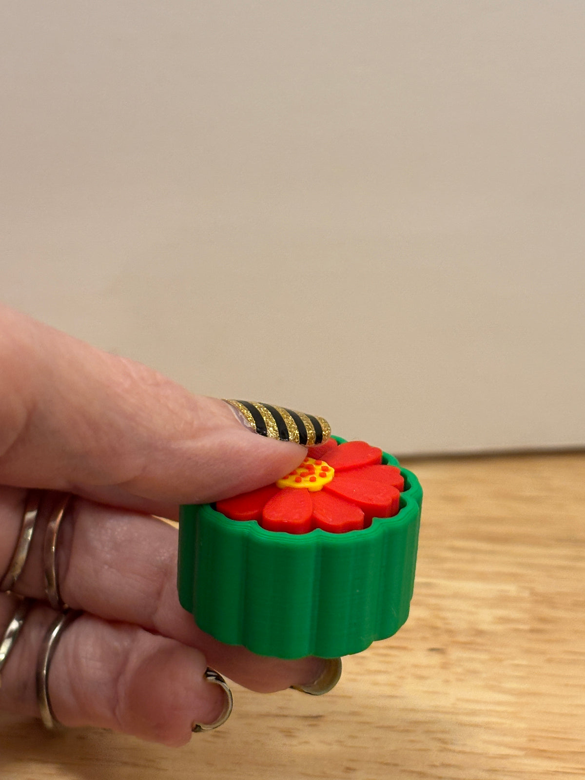 Clicky Red Flower Key chain, 3D printed Flower keychain, Clicky Keychain, Custom Flower keychain