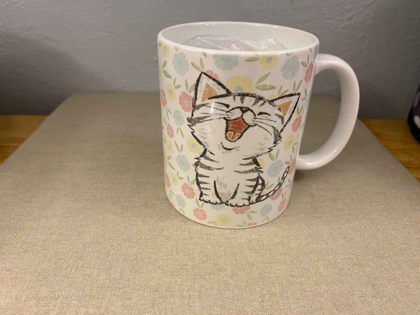 Flowers and Singing Cat mug, custom coffee mug, Cat Mug, coffee lovers mug, Grey Tabby Mug, custom mug, Tabby Cat Mug