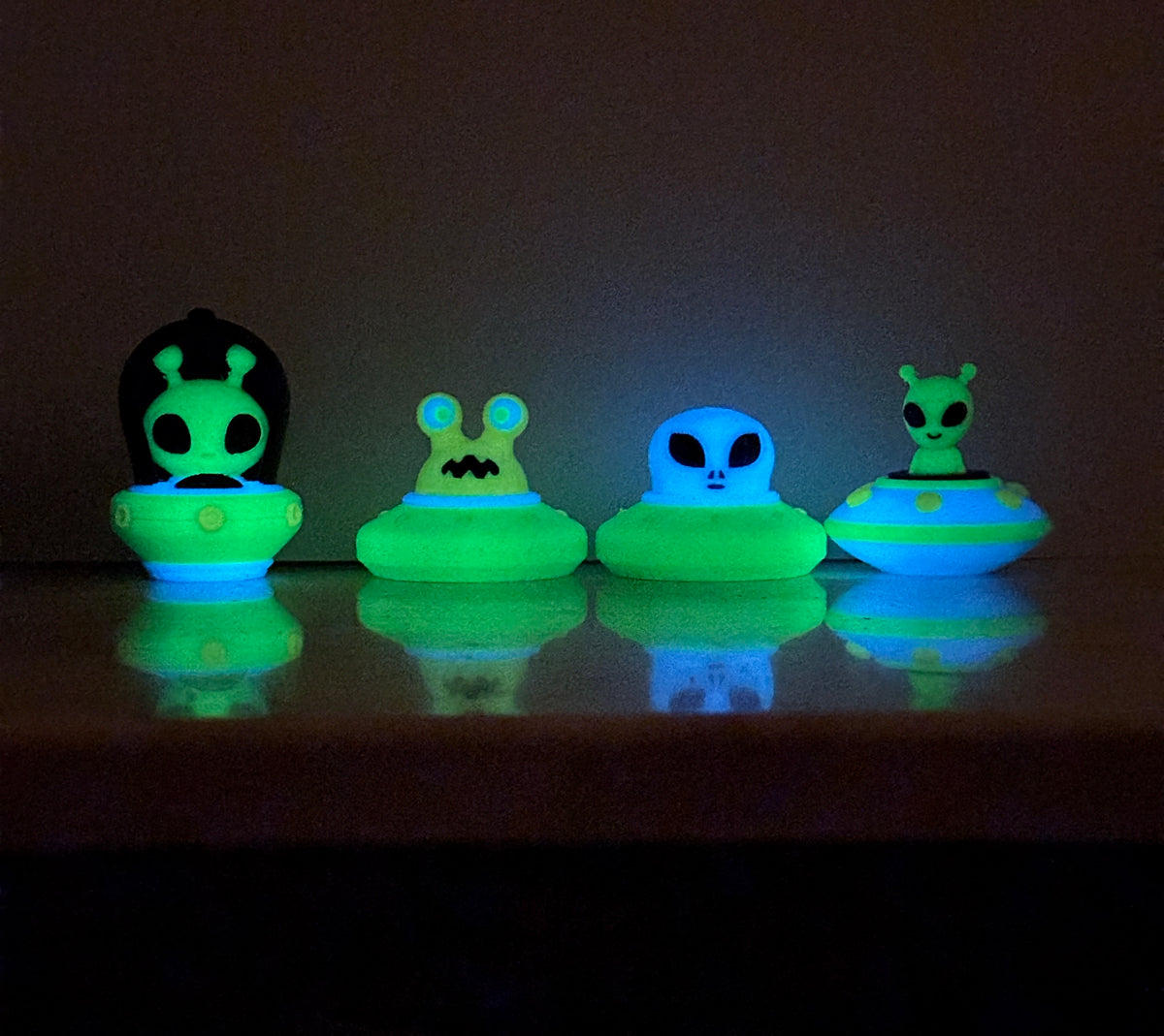 Glow in the dark UFO Keychain, Desktop UFO clicker, UFO clicker