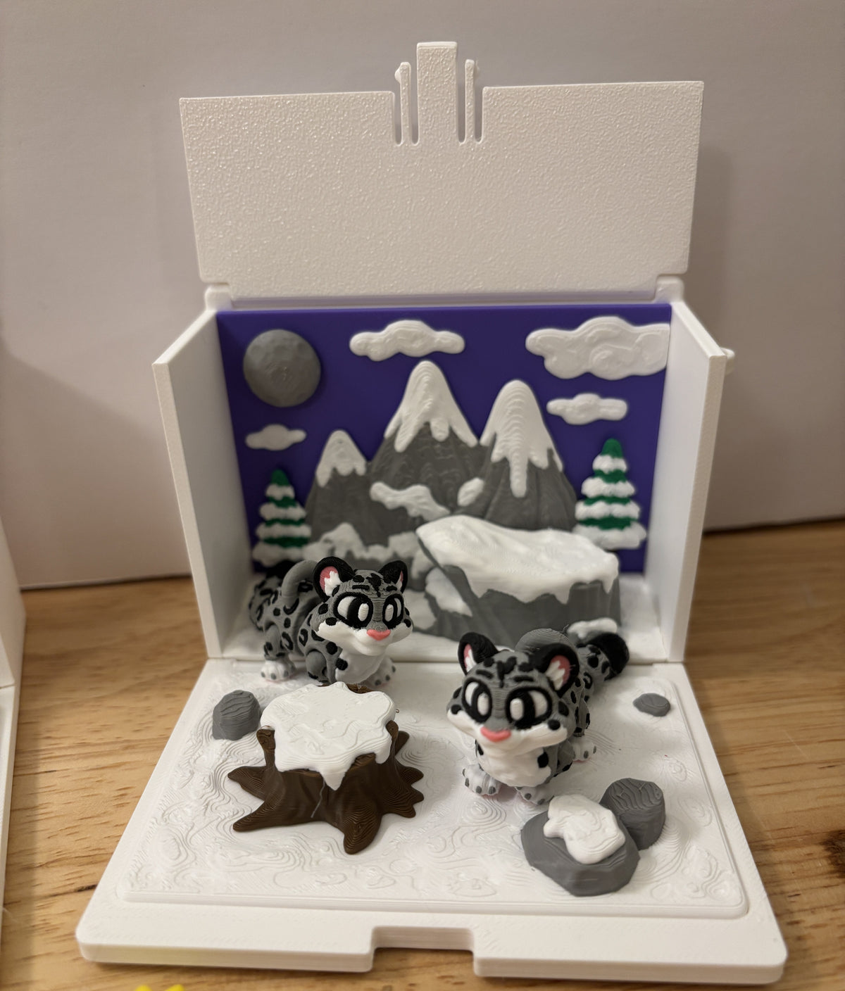 Snow Leopard Play set Case, Snow leopard case, Portable Play set, Portable snow leopard play set