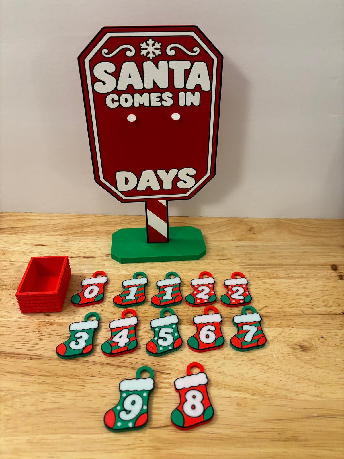 9" Santa Count Down Sign, Countdown stand, Santa comes in x days sign with Stockings, Chistmas countdown