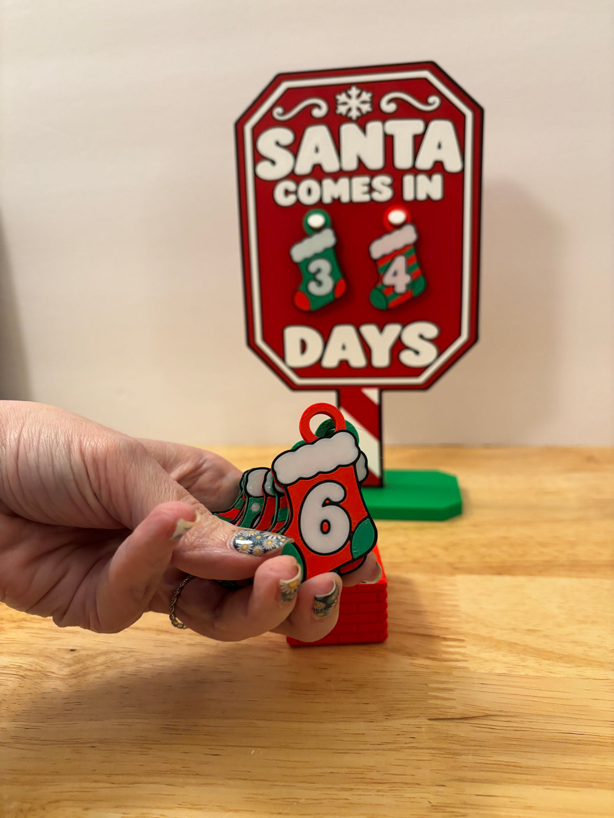 9" Santa Count Down Sign, Countdown stand, Santa comes in x days sign with Stockings, Chistmas countdown