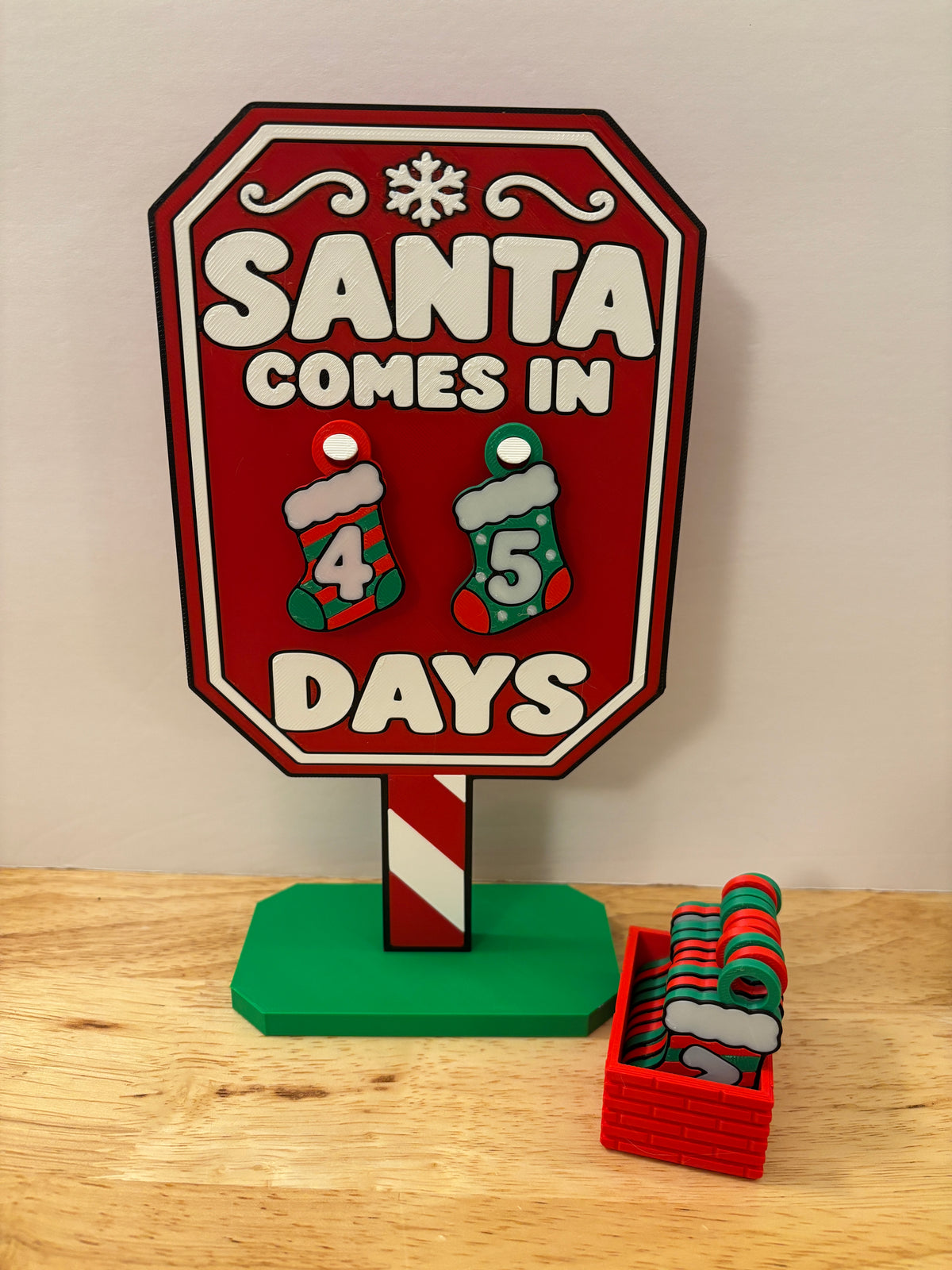 9" Santa Count Down Sign, Countdown stand, Santa comes in x days sign with Stockings, Chistmas countdown